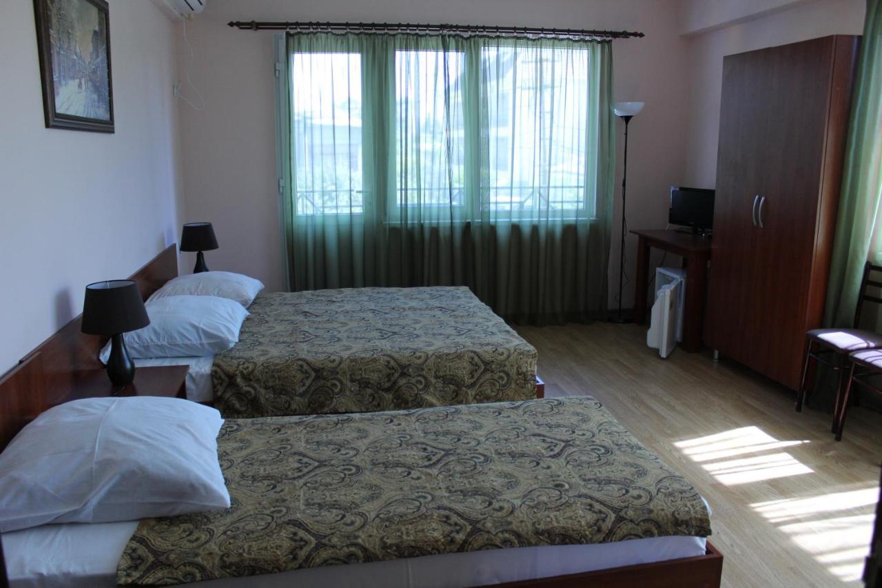 Guest House Zvanba Gagra Exterior photo